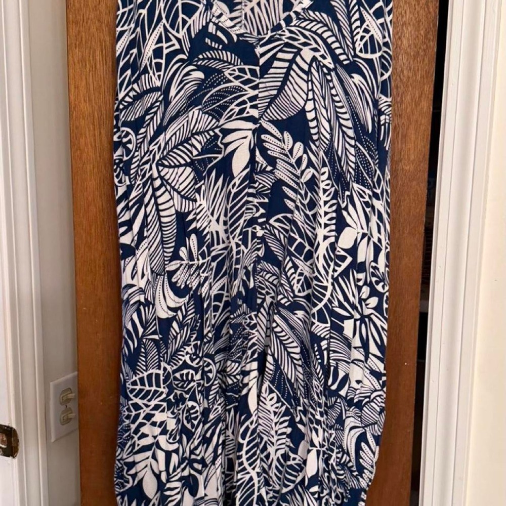 The Makana Shop Flowy white & blue tropical monstera leaf print dress w/ pockets
